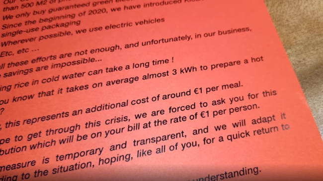 Belçika'da restoran sahibi, faturasını ödeyebilmek için müşterilerden 1 euro istiyor